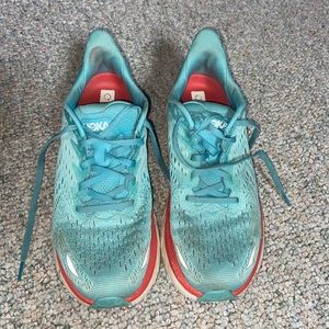 Hoka Clifton 8 size 8